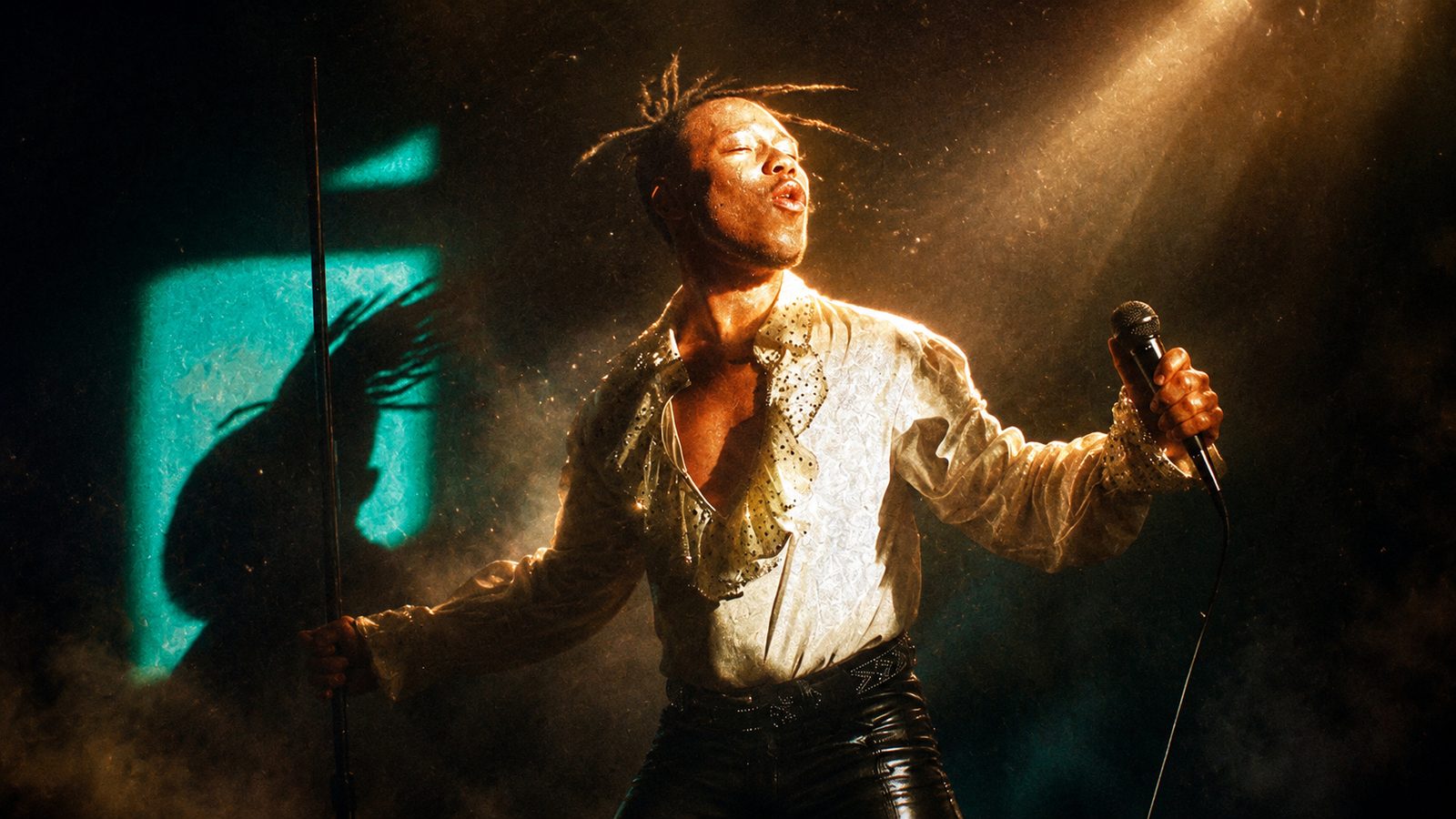 Avionce Hoyles performing live